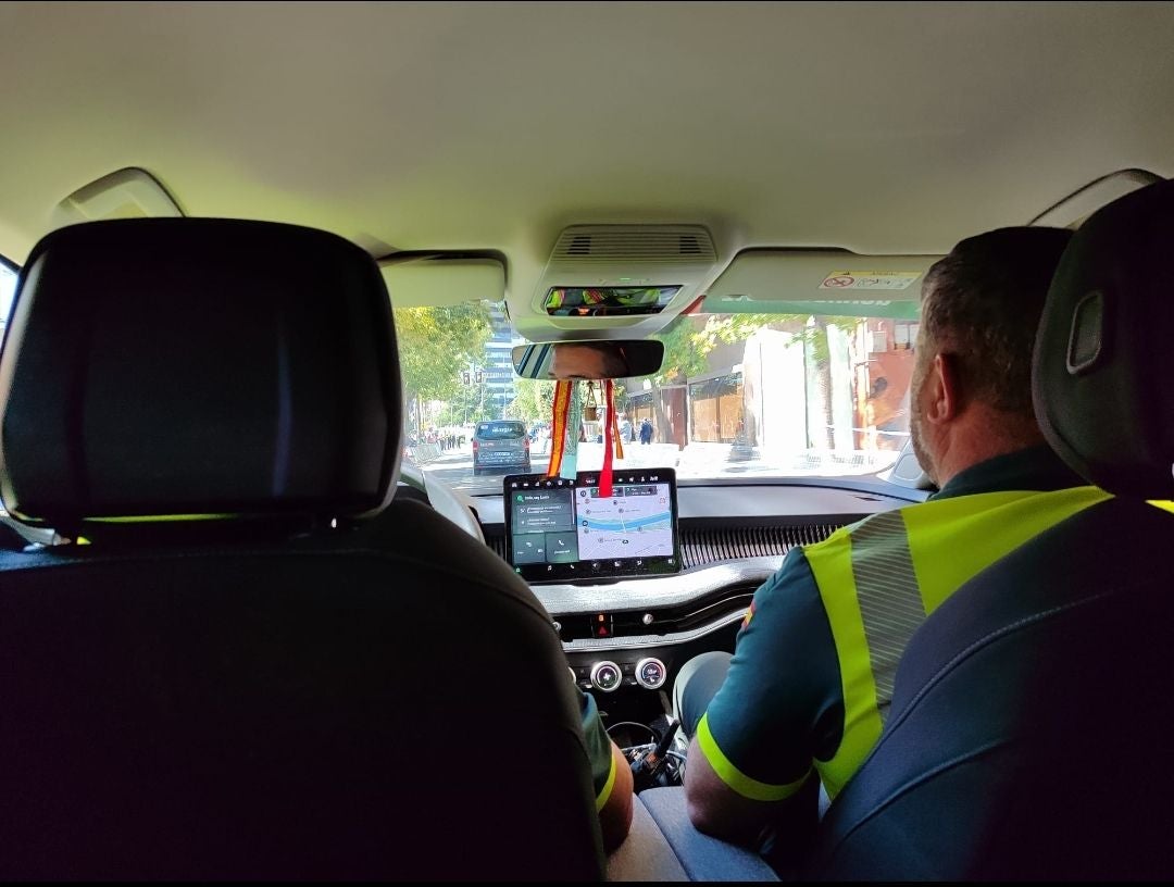 Manifestantes acuden a la comisaria tras las detenciones por las protestas en favor a Palestina