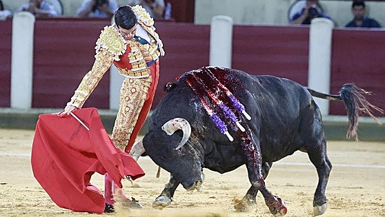 Triunfo de Emilio de Justo en un mano a mano con Talavante de tono discreto