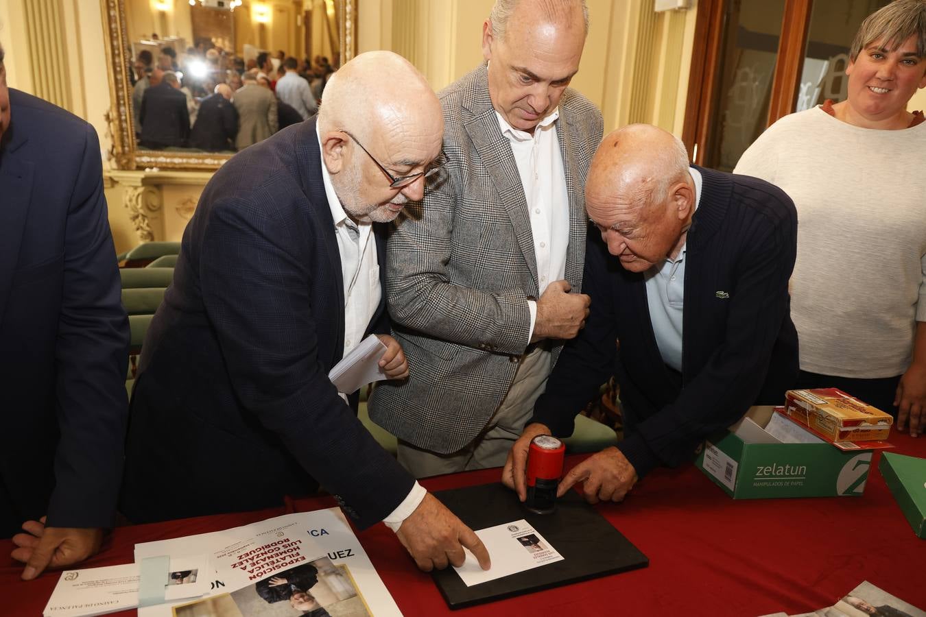 Así es la exposición en honor a Luis González en el Casino