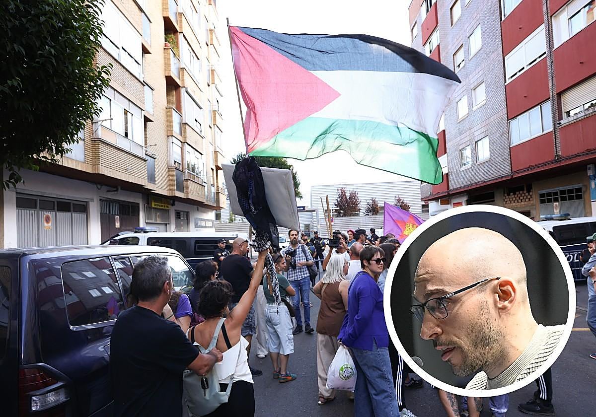 Una treintena de activistas esperan la salida de los detenidos frente a la comisaría. En detalle, Jorge Lebrero.