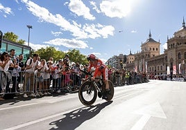 Contrarreloj de La Vuelta en Valladolid a su paso por la Academia de Caballería