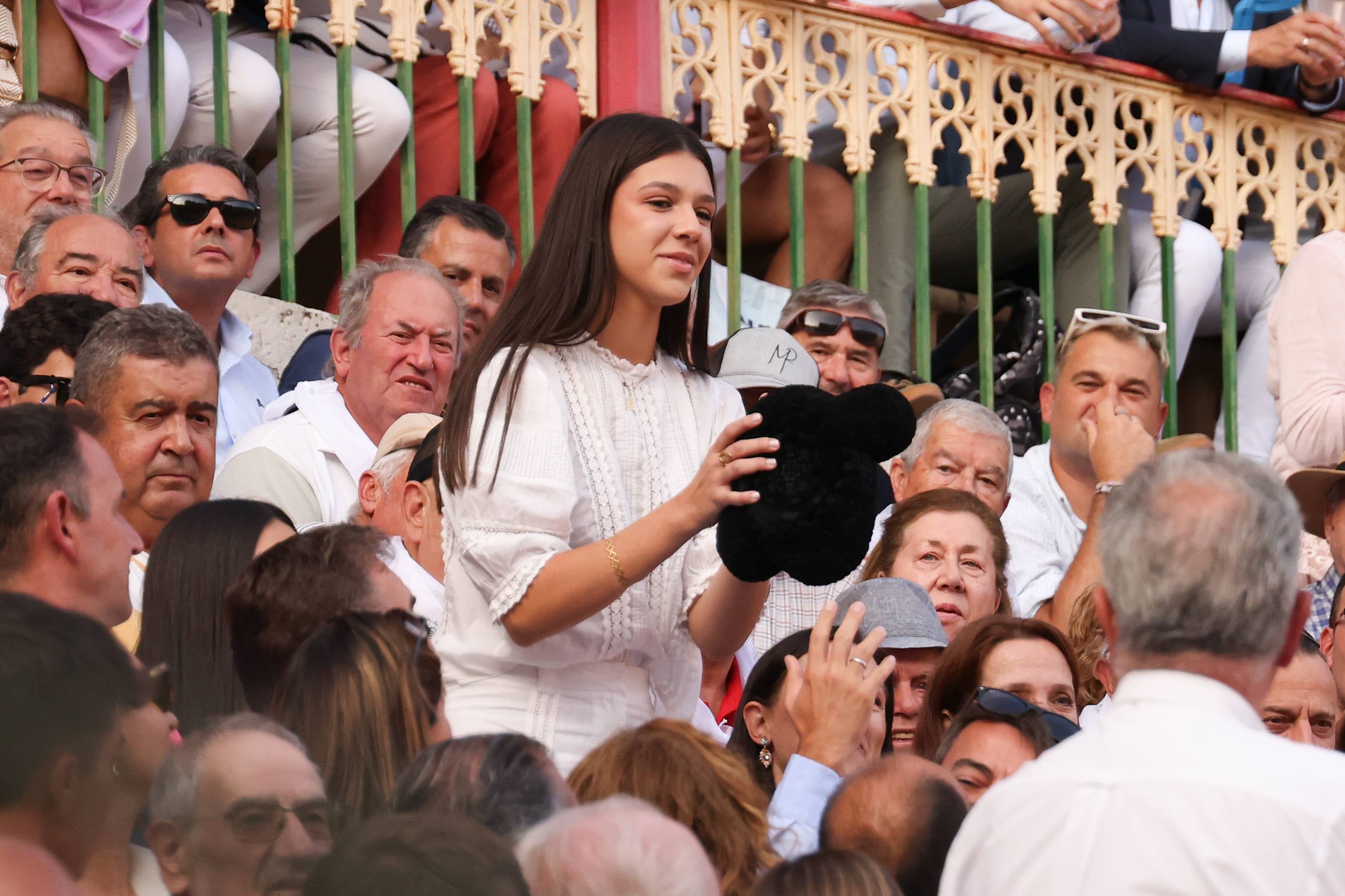 La corrida de toros de la feria de la Virgen de San Lorenzo, en imágenes