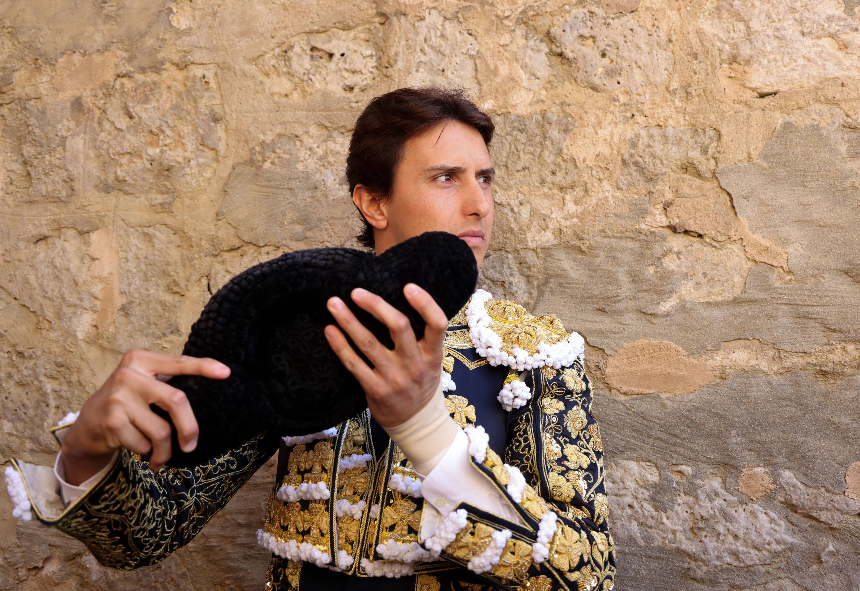 La corrida de toros de la feria de la Virgen de San Lorenzo, en imágenes