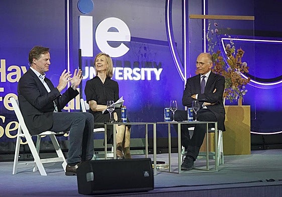 Nick Clegg, Helena de Bortodano y Enrico Letta durante la charla celebrada en el marco del Hay Festival.