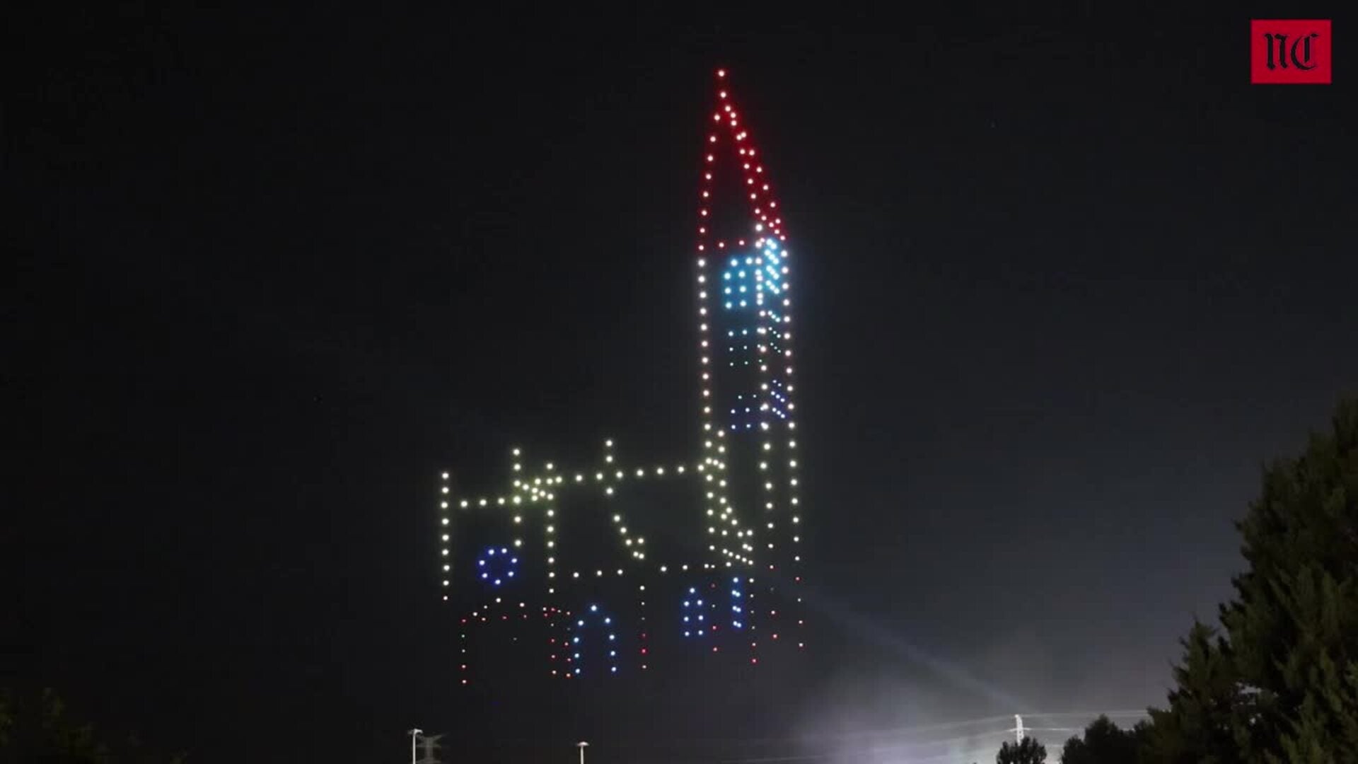 Los drones 'dibujan' a Valladolid en su cielo nocturno