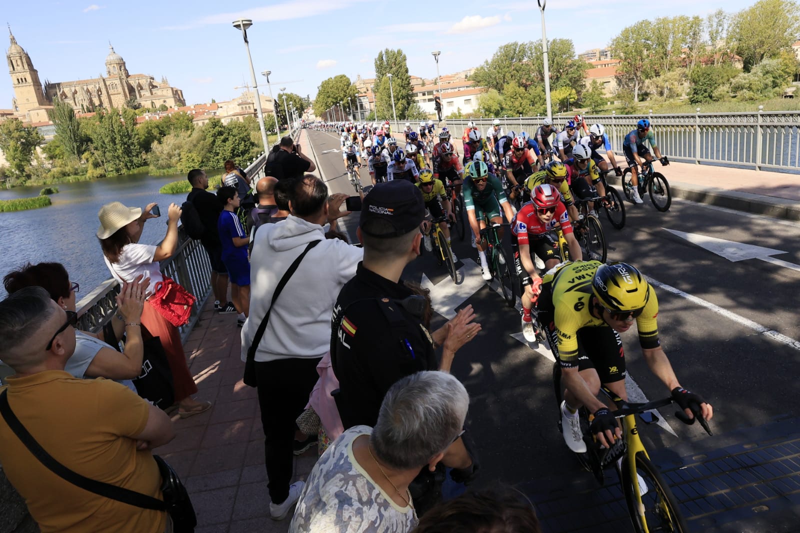 El paso de la Vuelta por Salamanca: más aplausos que banderas y un líder &#039;pillo&#039;