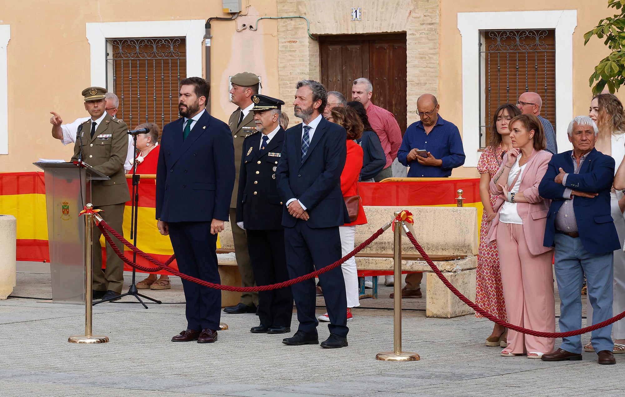Cisneros homenajea a la bandera