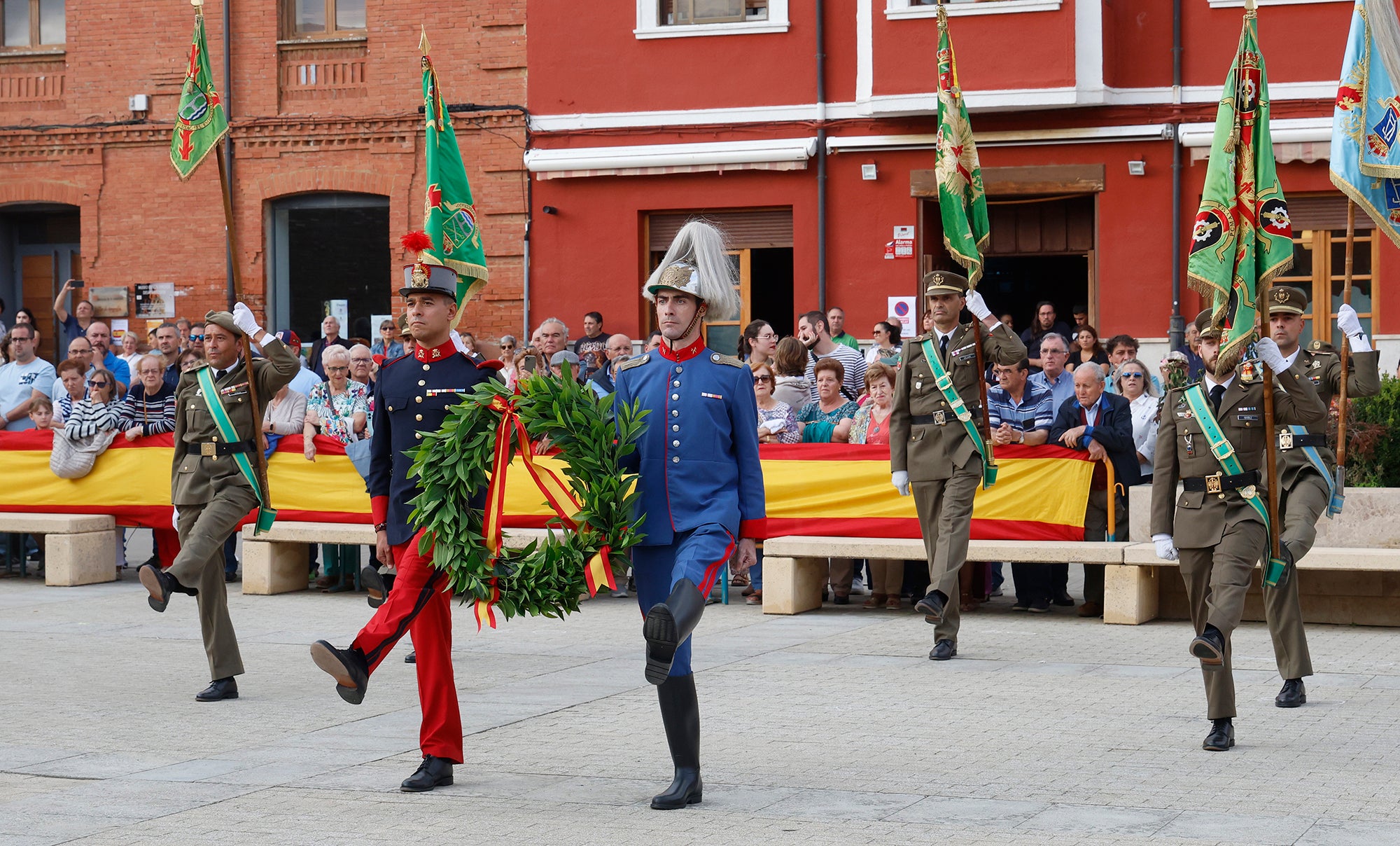 Cisneros homenajea a la bandera