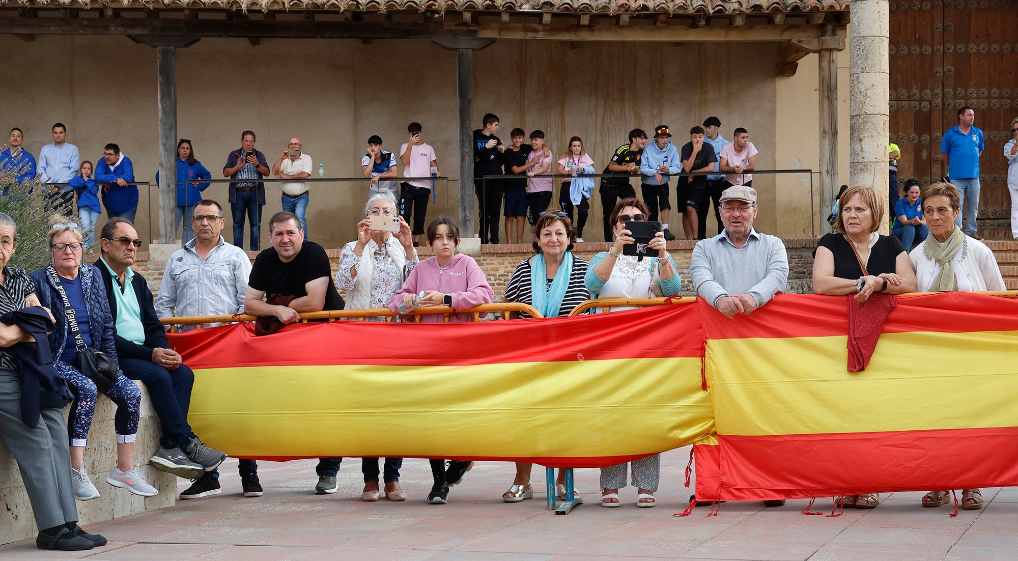 Cisneros homenajea a la bandera