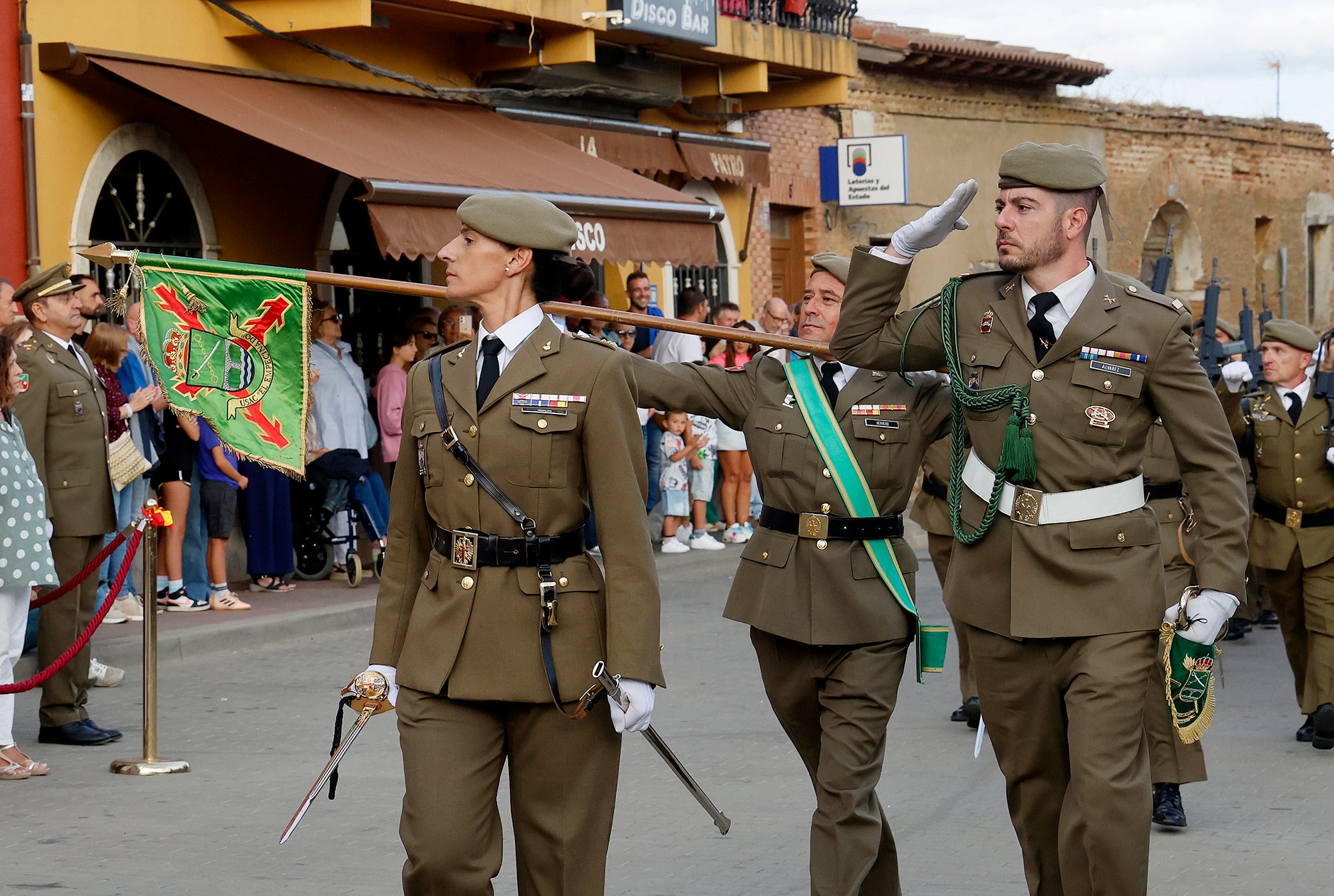 Cisneros homenajea a la bandera