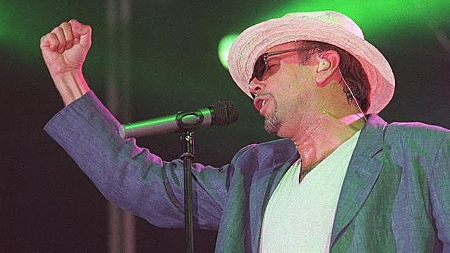 ¿Qué banda actuó como telonera de La Unión en las fiestas del año 2000 en la Plaza Mayor? 