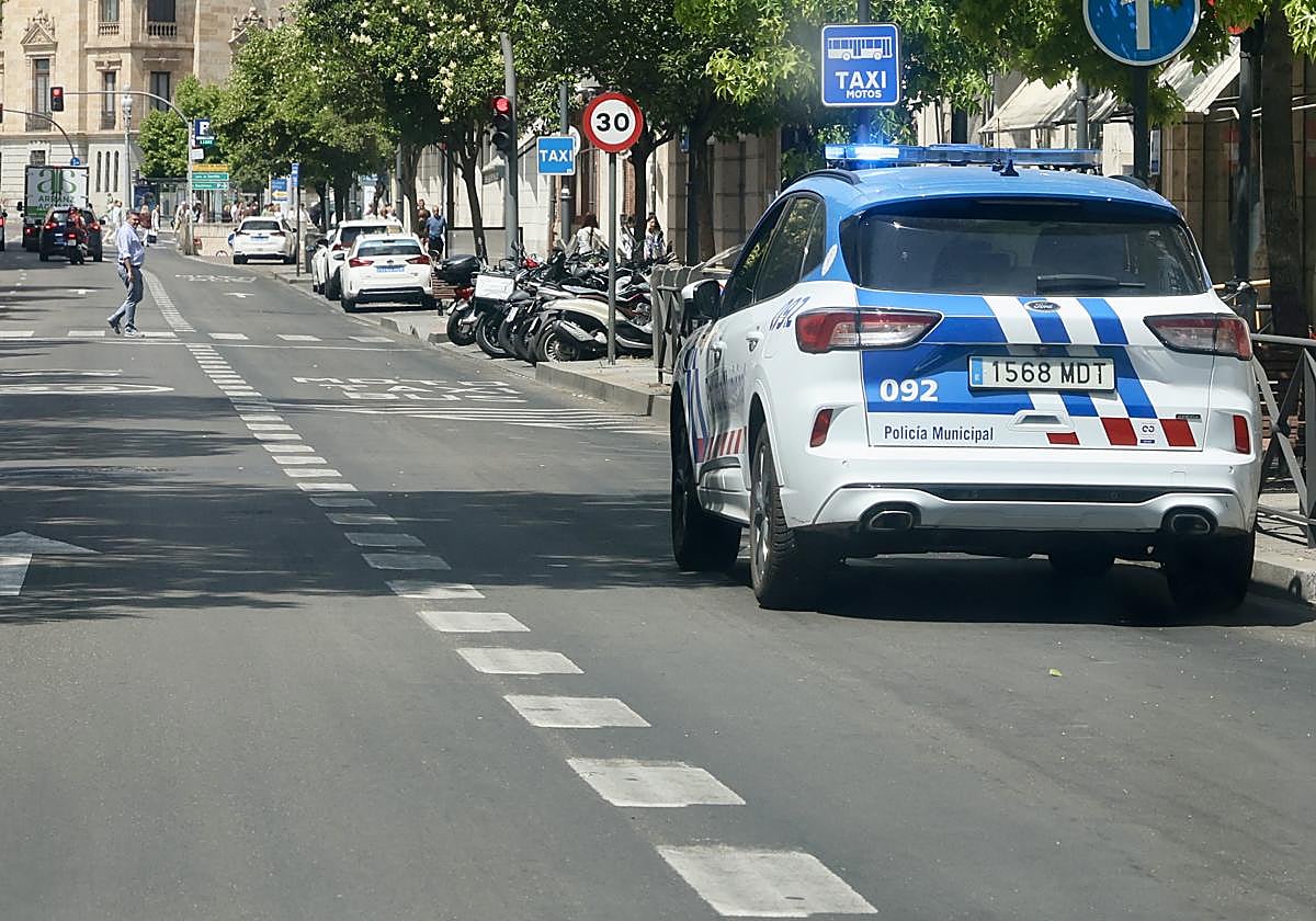 Imagen de archivo de un vehículo de la Policía Local de Valladolid.