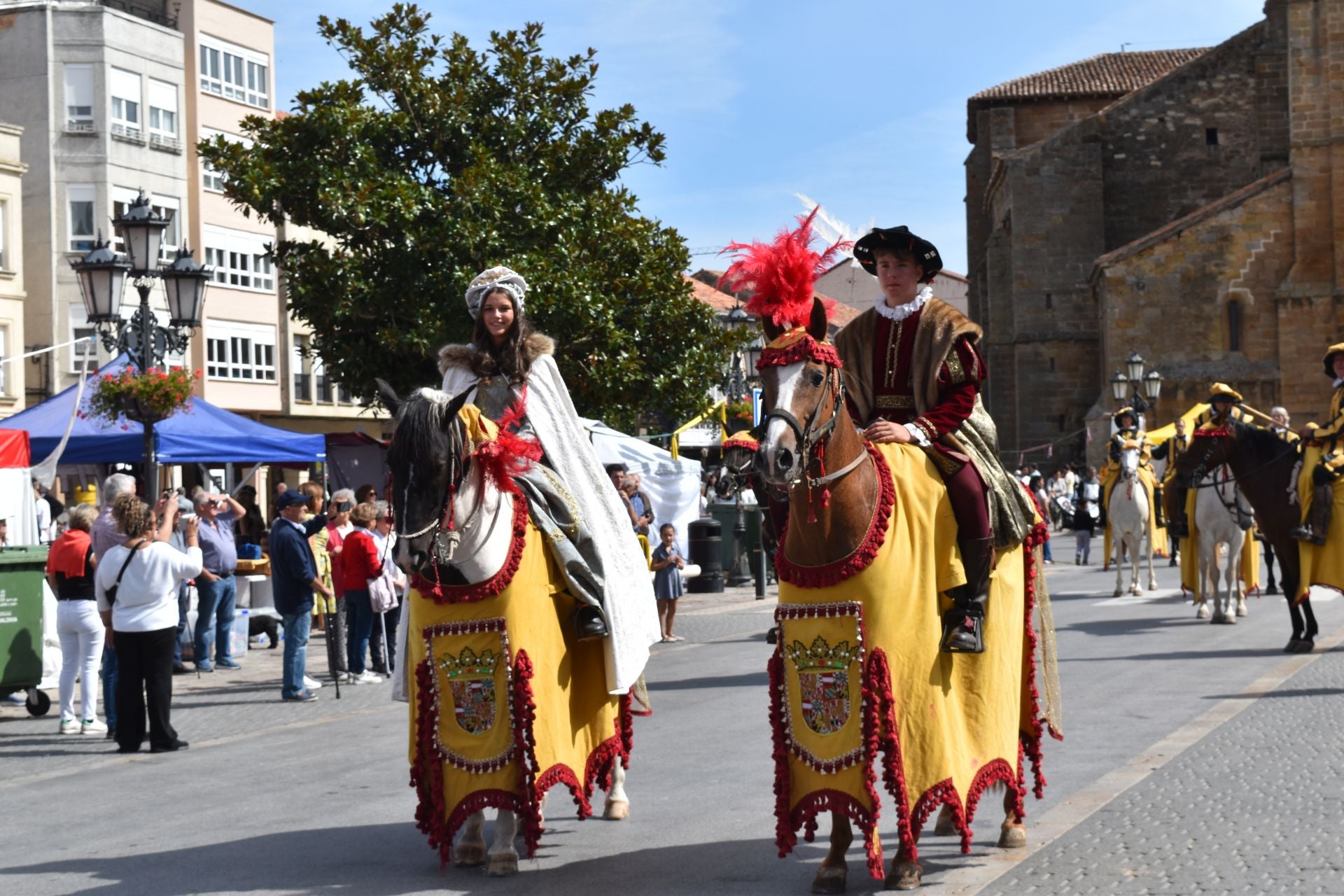 Carlos I y su hermana Leonor regresan a Aguilar de Campoo