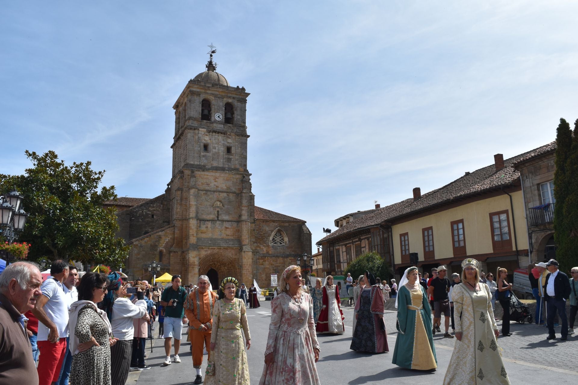 Carlos I y su hermana Leonor regresan a Aguilar de Campoo