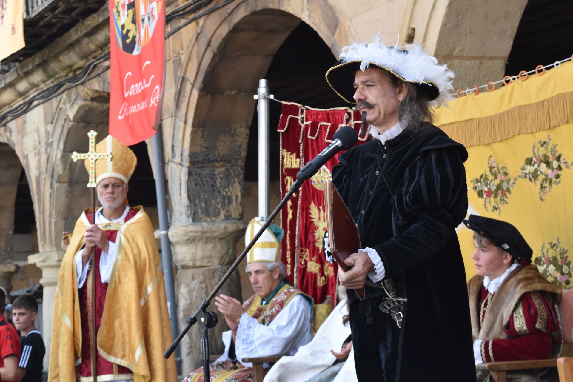 Carlos I y su hermana Leonor regresan a Aguilar de Campoo