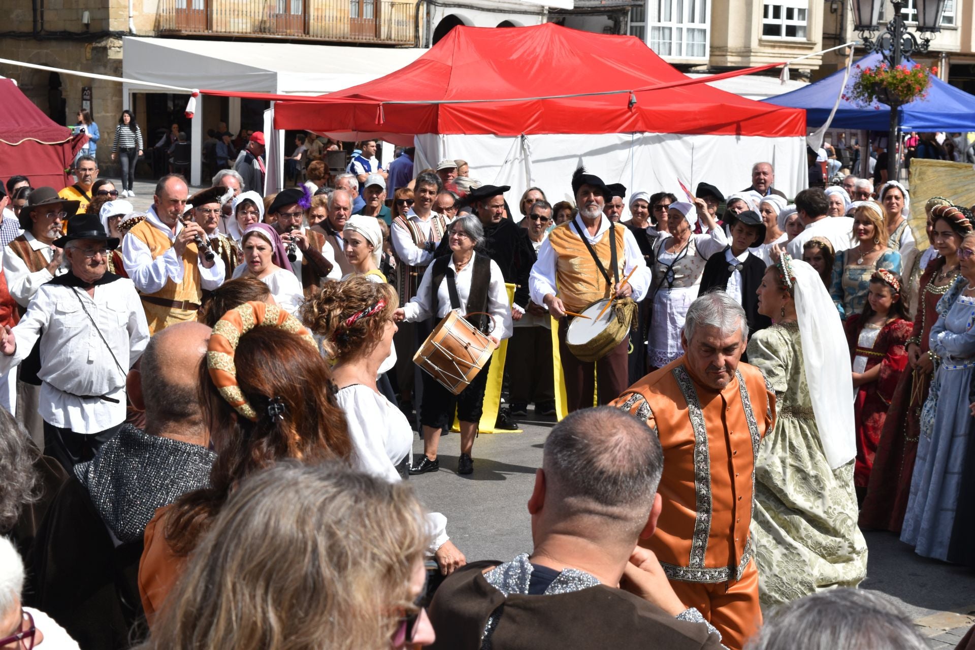 Carlos I y su hermana Leonor regresan a Aguilar de Campoo