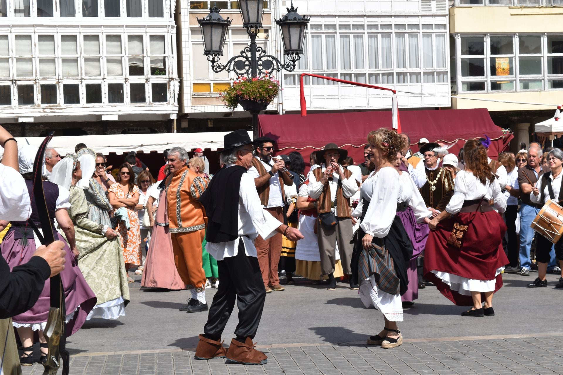Carlos I y su hermana Leonor regresan a Aguilar de Campoo