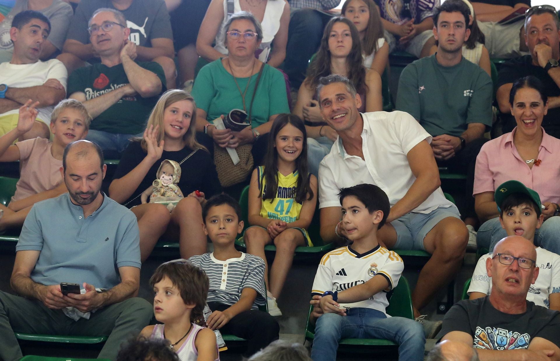 Búscate en las gradas del Pedro Delgado durante el partido del Real Madrid en Segovia