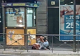 Una menor semiinconsciente en el suelo tras una agresión cometida por otra joven menor de edad en Valladolid.