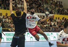 Jugada de ataque del Nava en un partido de la pasada pretemporada.