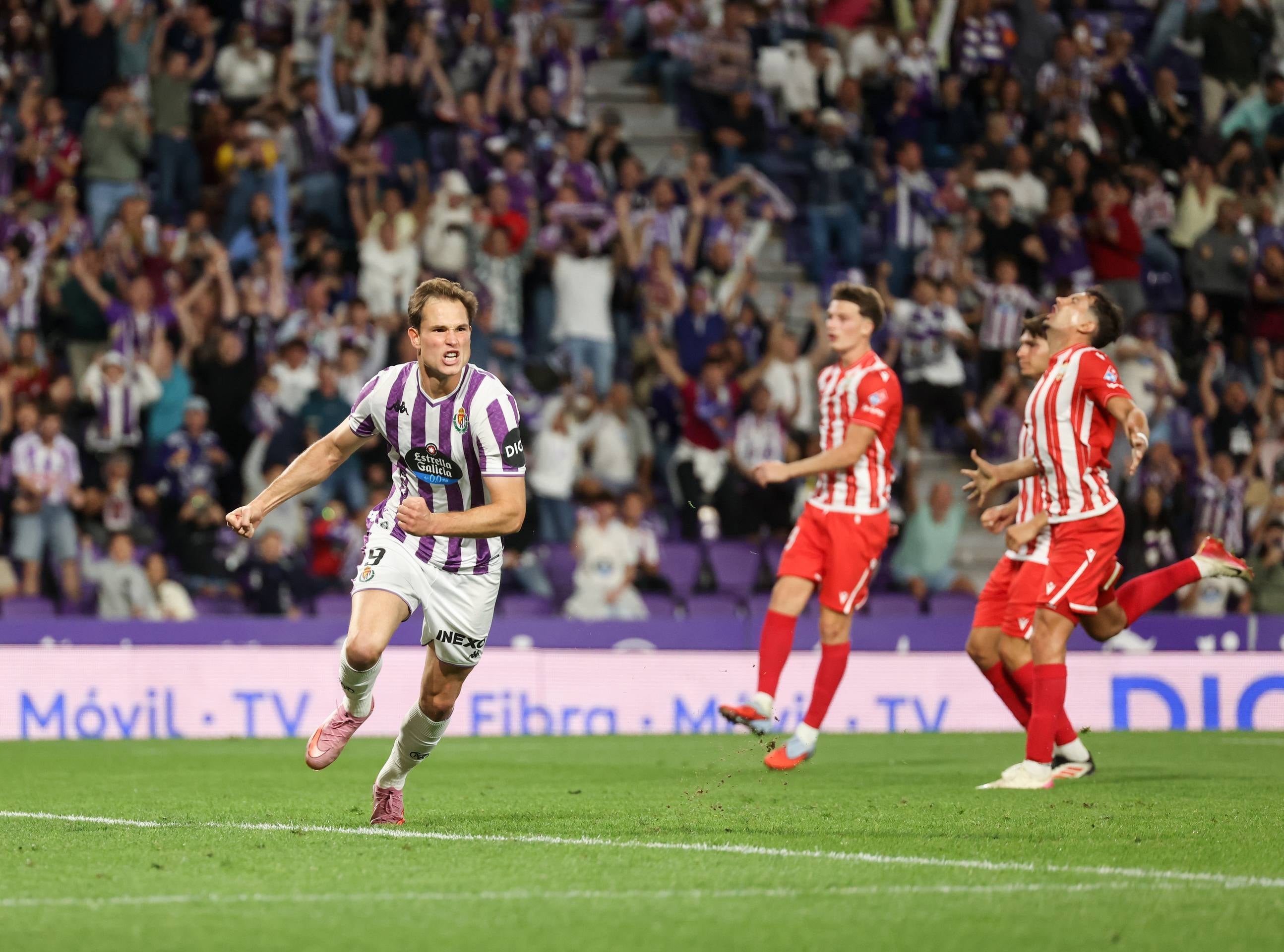 La victoria del Pucela ante el Almería, en imágenes