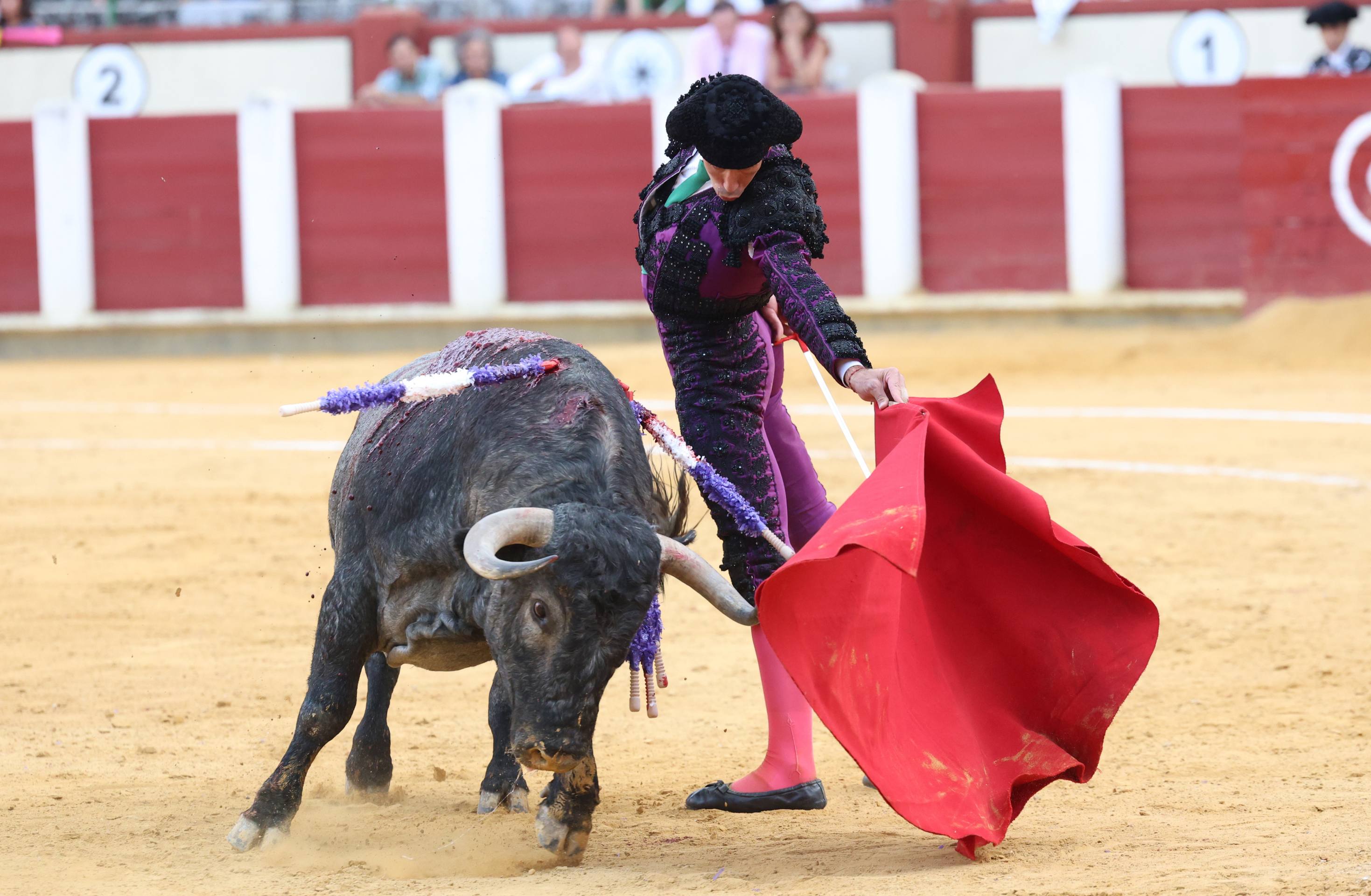 La corrida de toros de Uceda Leal, Jiménez Fortes y Rufo, en imágenes