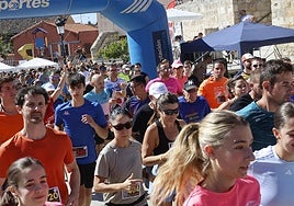 Salida de la carrera contra la fibromialgia, este domingo en Villalobón.