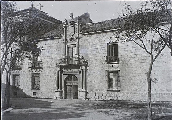 El Palacio de los condes de Gondomar, más conocido como Casa del Sol, a finales del siglo XIX.