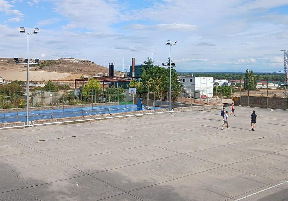 Cancha de fútbol sala, con sus focos de luz.