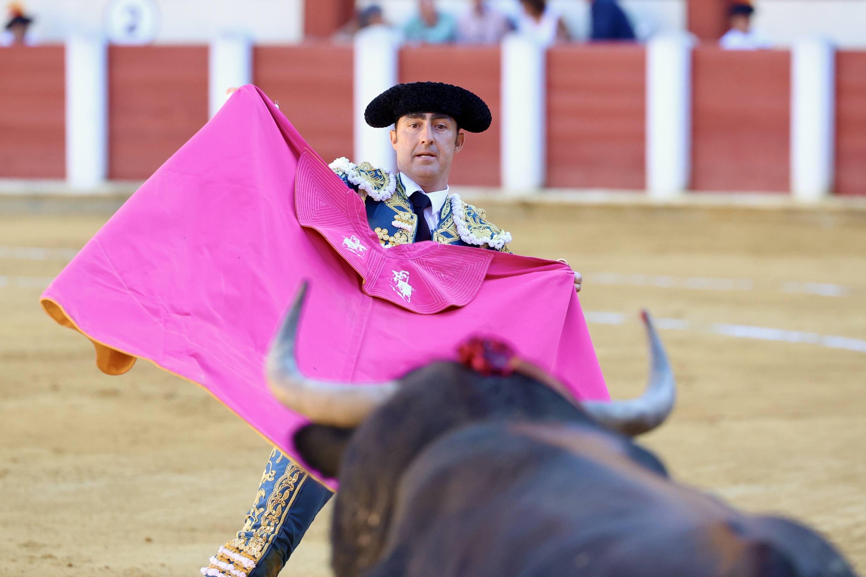 La corrida de El Fandi, Escribano e Ismael Martín, en imágenes