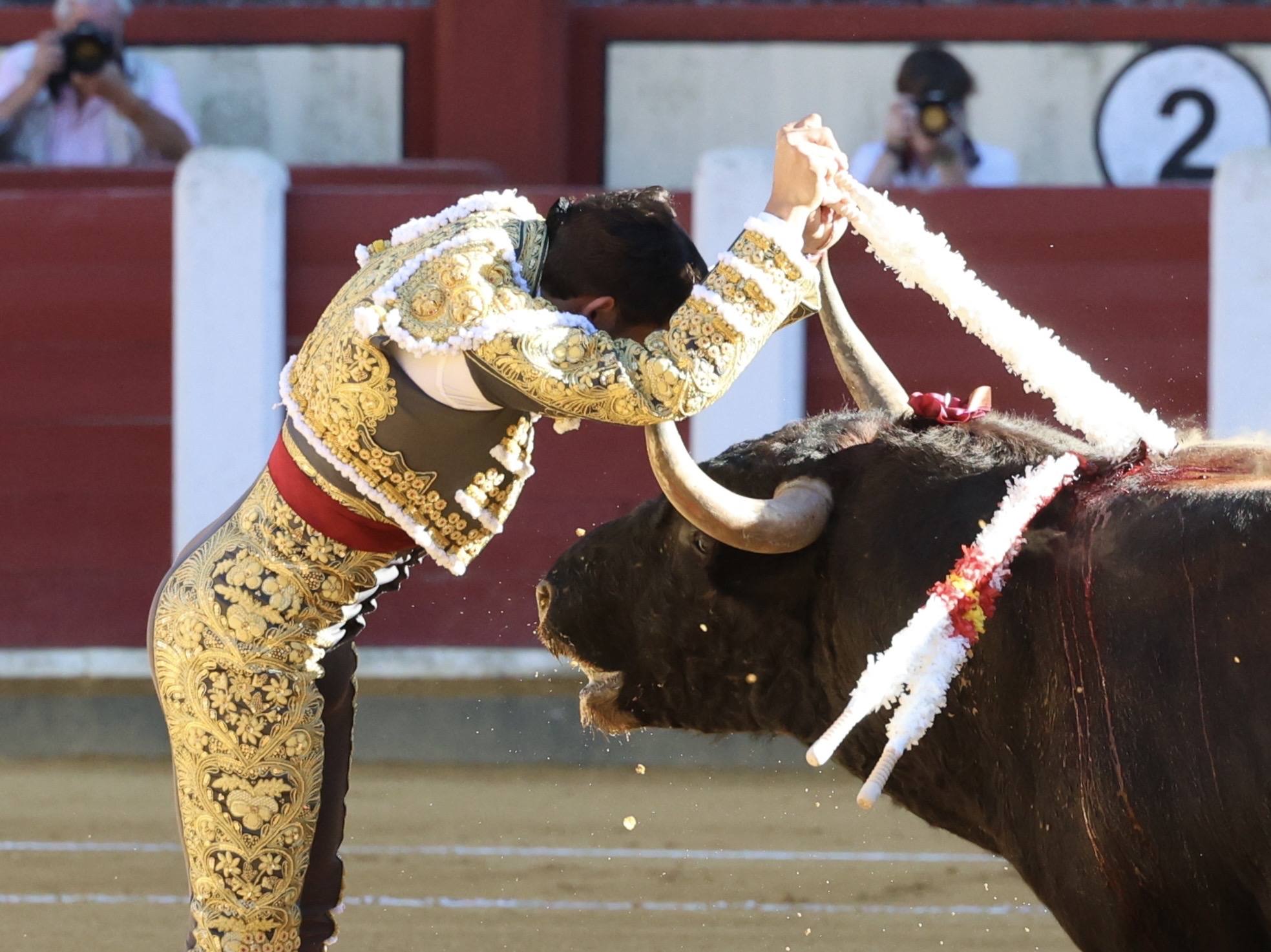 La corrida de El Fandi, Escribano e Ismael Martín, en imágenes