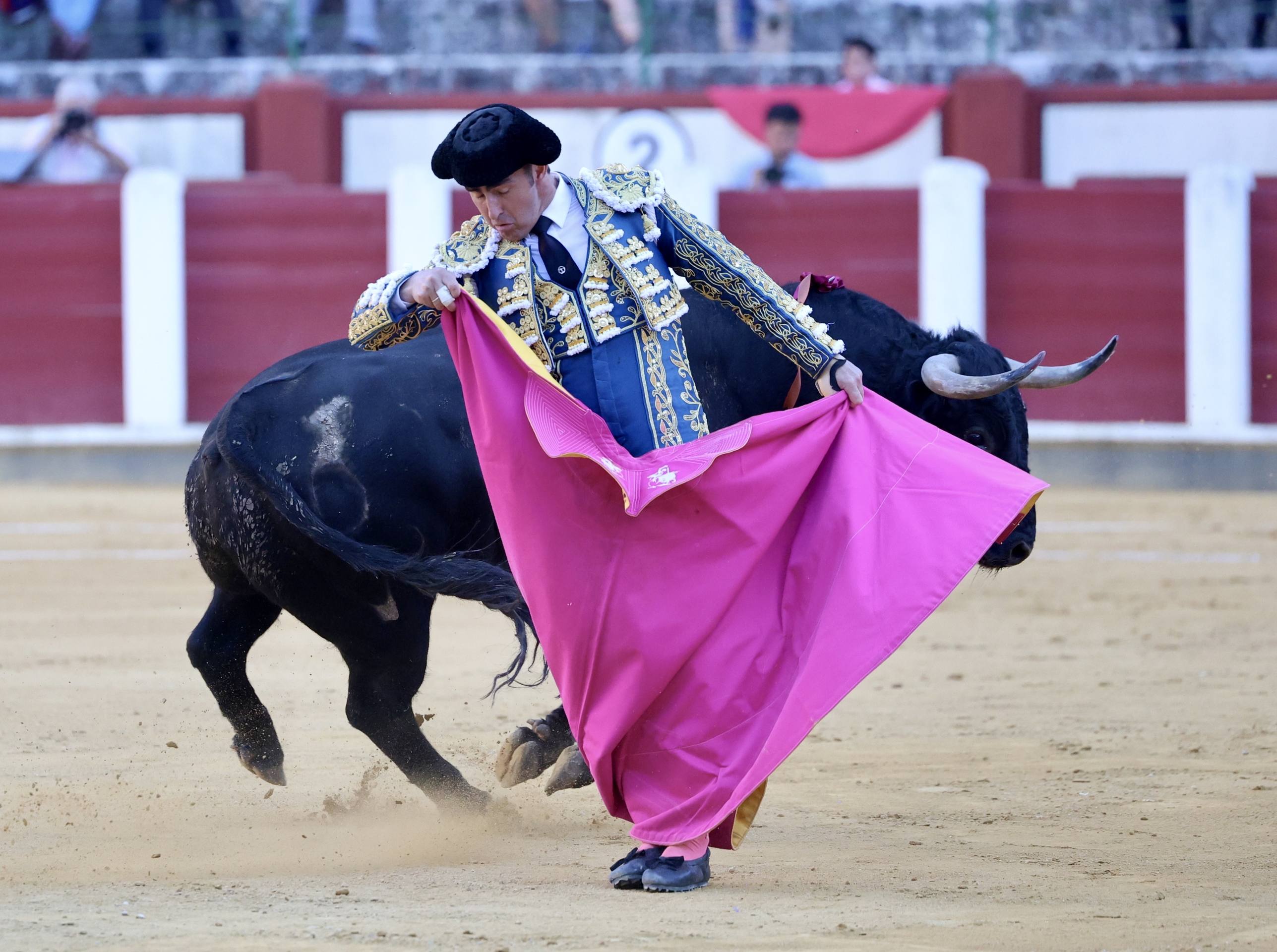 La corrida de El Fandi, Escribano e Ismael Martín, en imágenes