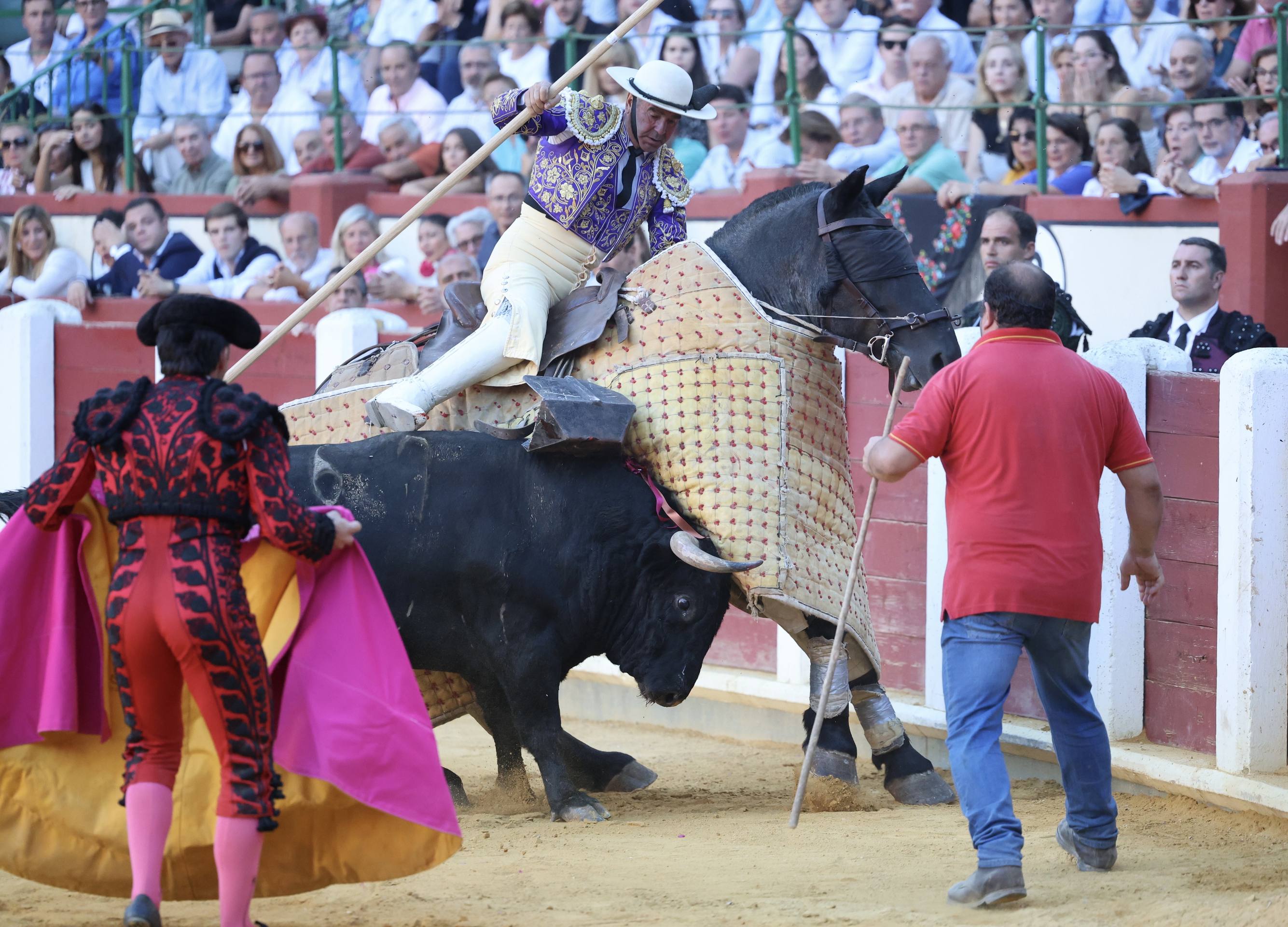 La corrida de El Fandi, Escribano e Ismael Martín, en imágenes