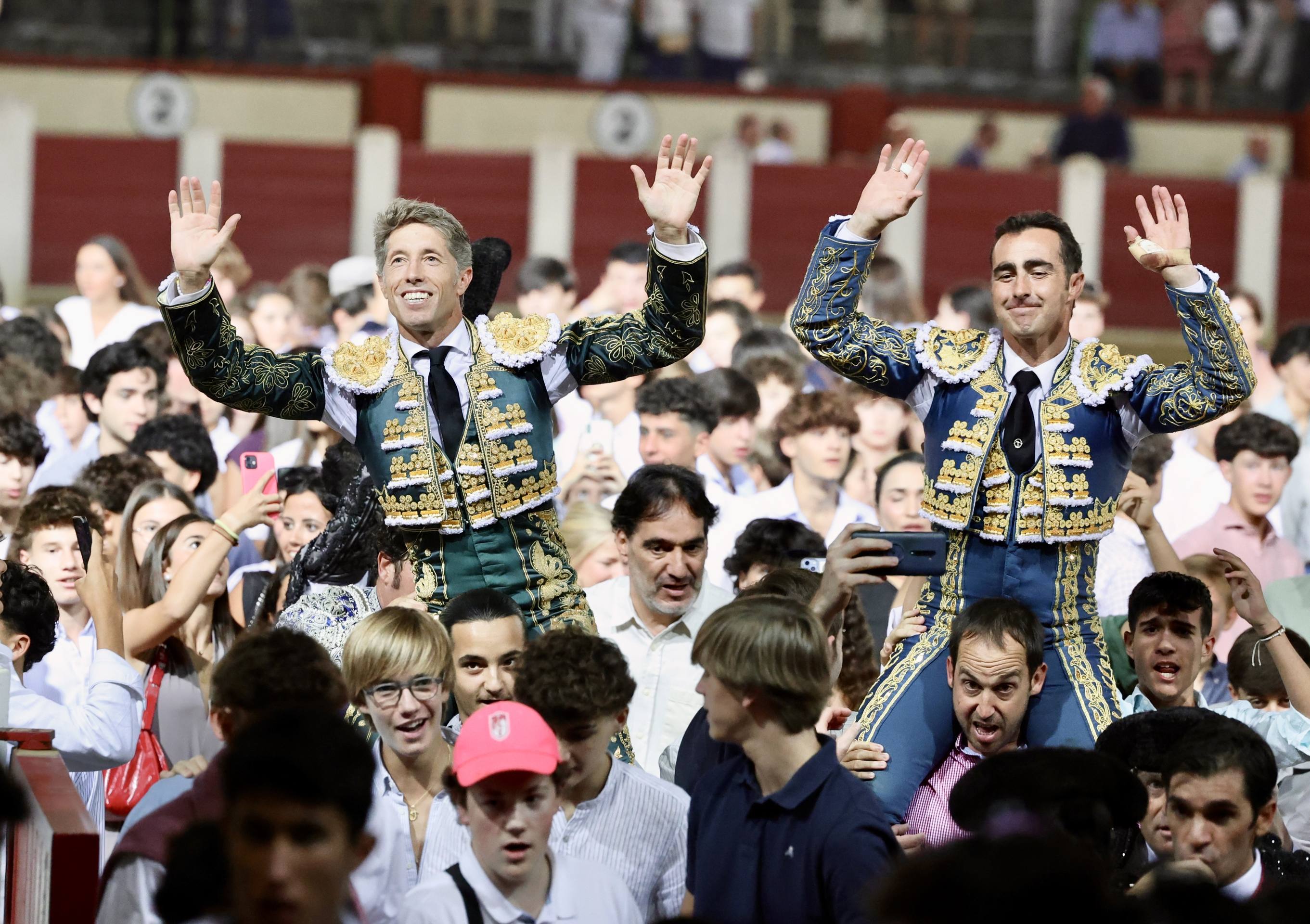 La corrida de El Fandi, Escribano e Ismael Martín, en imágenes