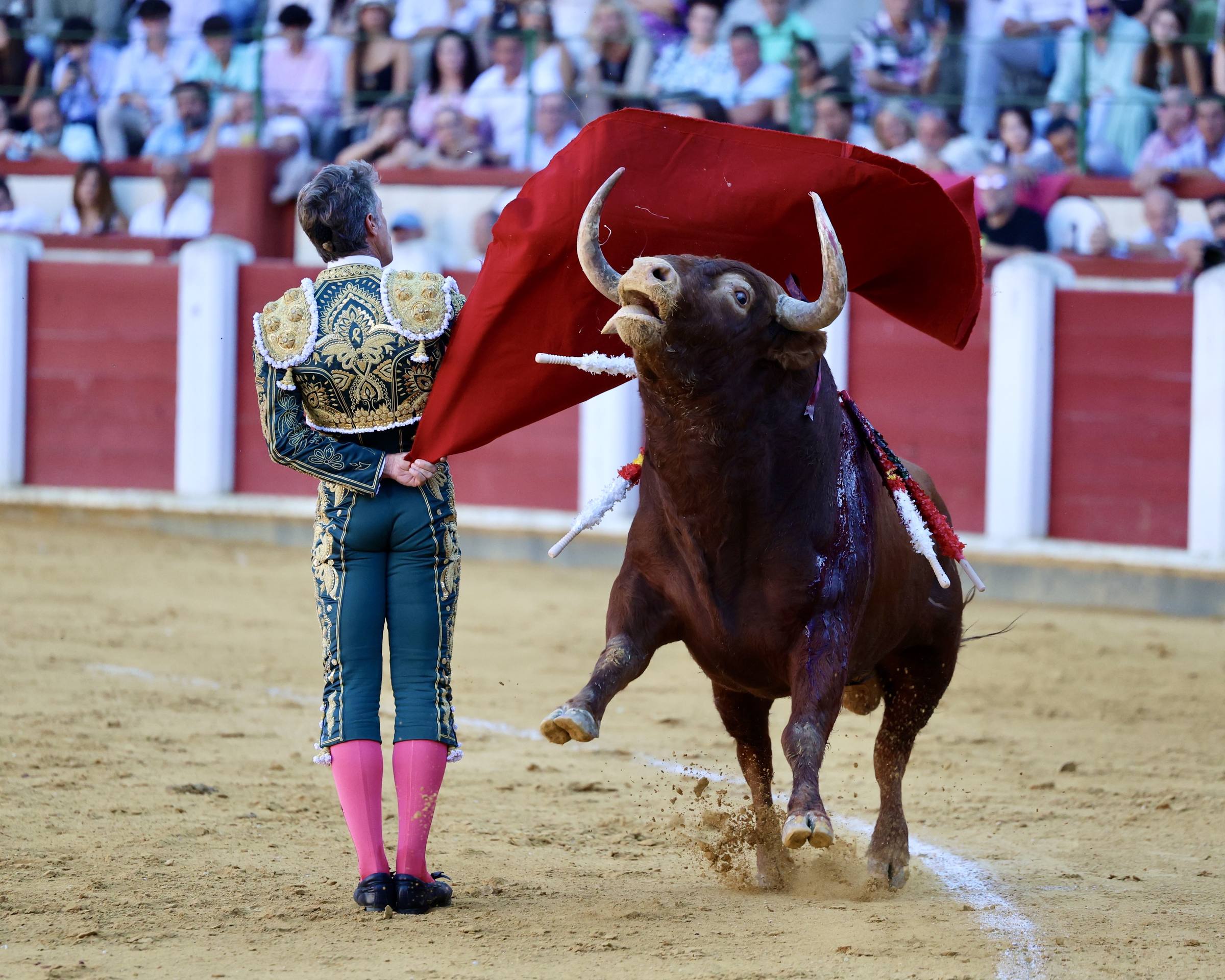 La corrida de El Fandi, Escribano e Ismael Martín, en imágenes