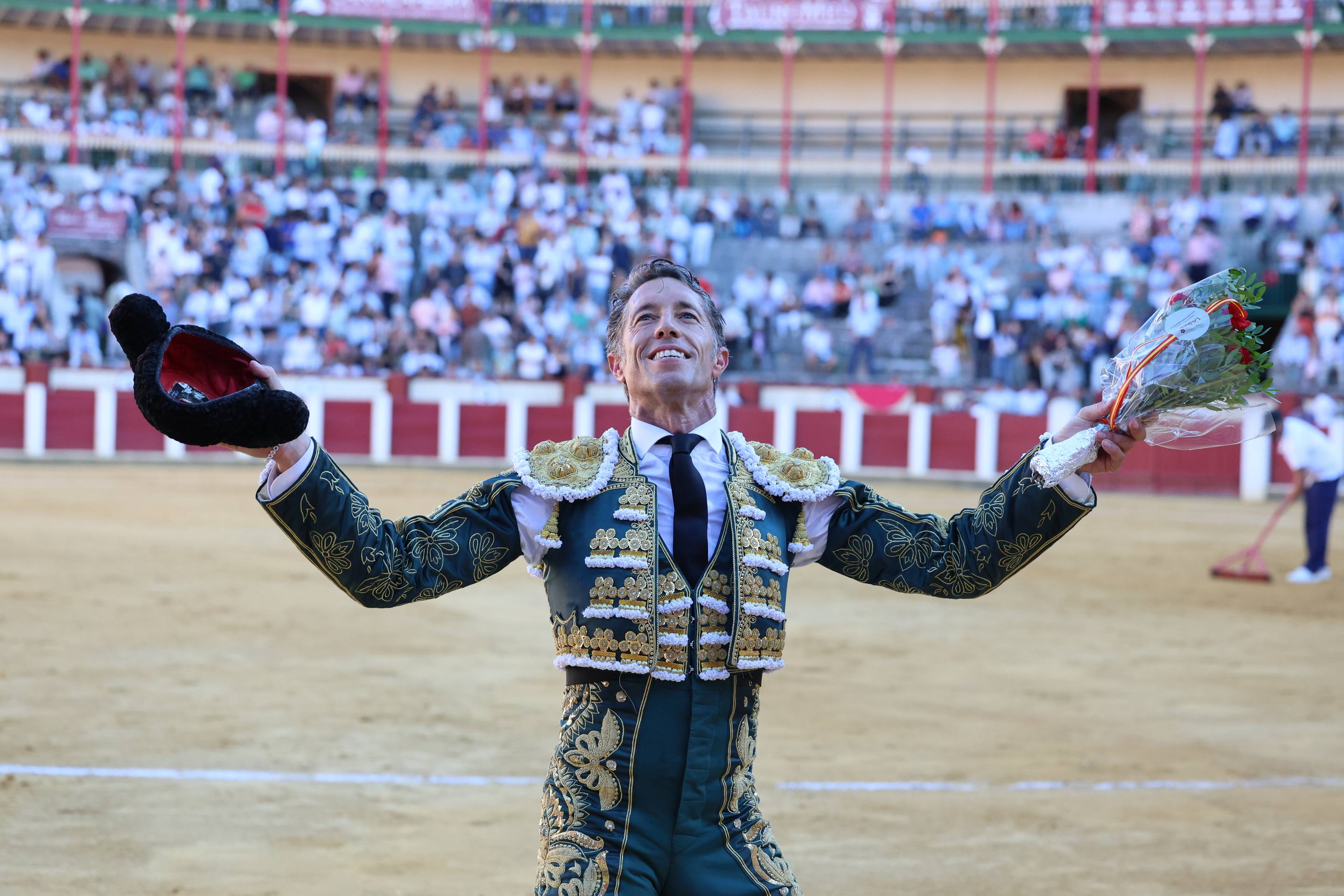 La corrida de El Fandi, Escribano e Ismael Martín, en imágenes