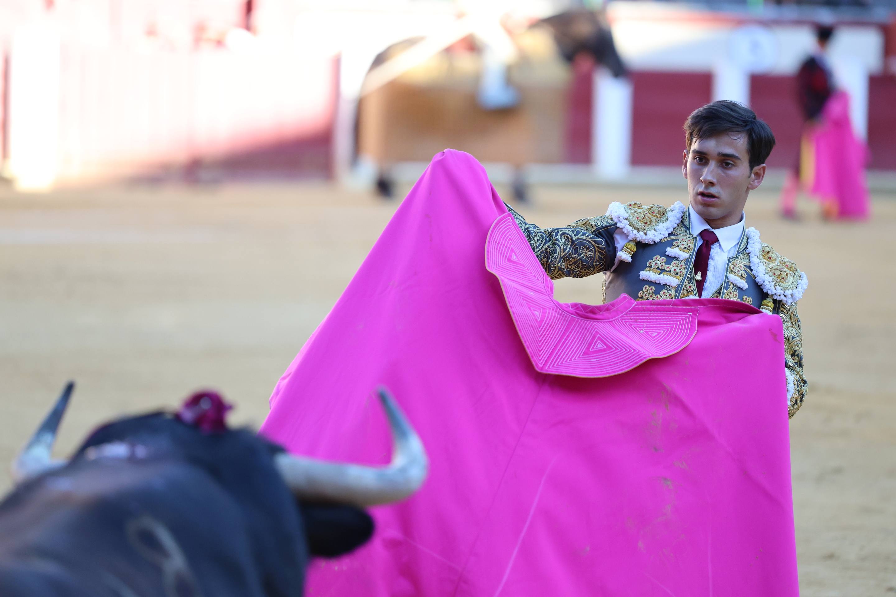 La corrida de El Fandi, Escribano e Ismael Martín, en imágenes