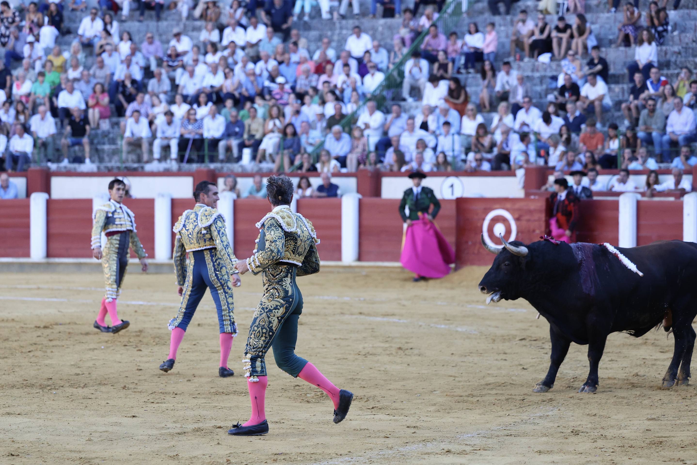 La corrida de El Fandi, Escribano e Ismael Martín, en imágenes