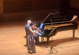 Midori y Özgür Aydin, en la sala de cámara del Delibes.