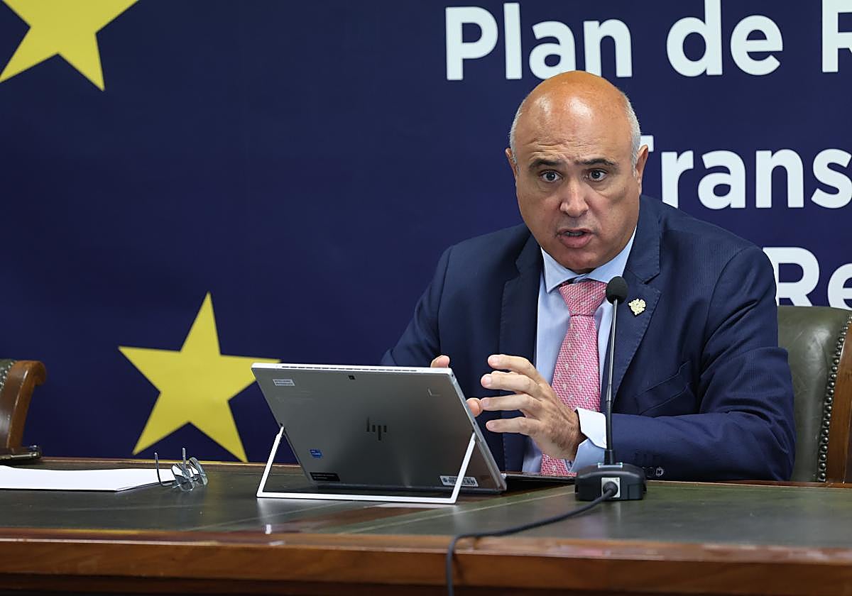 El subdelegado, Jacinto Canales, en la rueda de prensa de Aemet de este lunes.