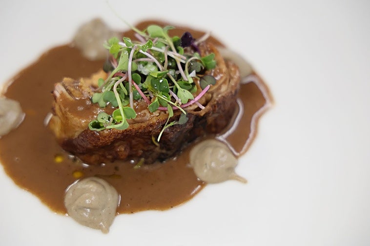 Râble de conejo con salsa de chocolate elaborado por Víctor Sanz y sus alumnos