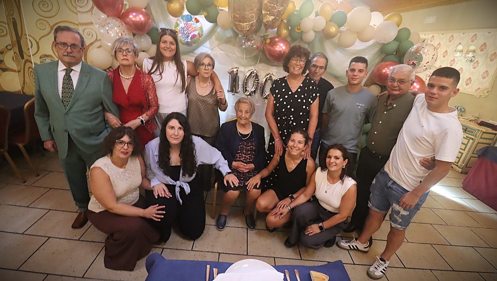 Así celebró la riosecana María Milán su siglo de vida