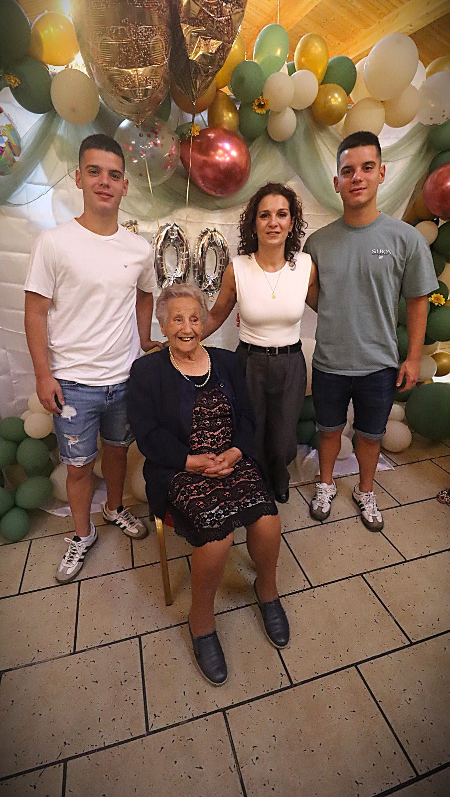 Así celebró la riosecana María Milán su siglo de vida