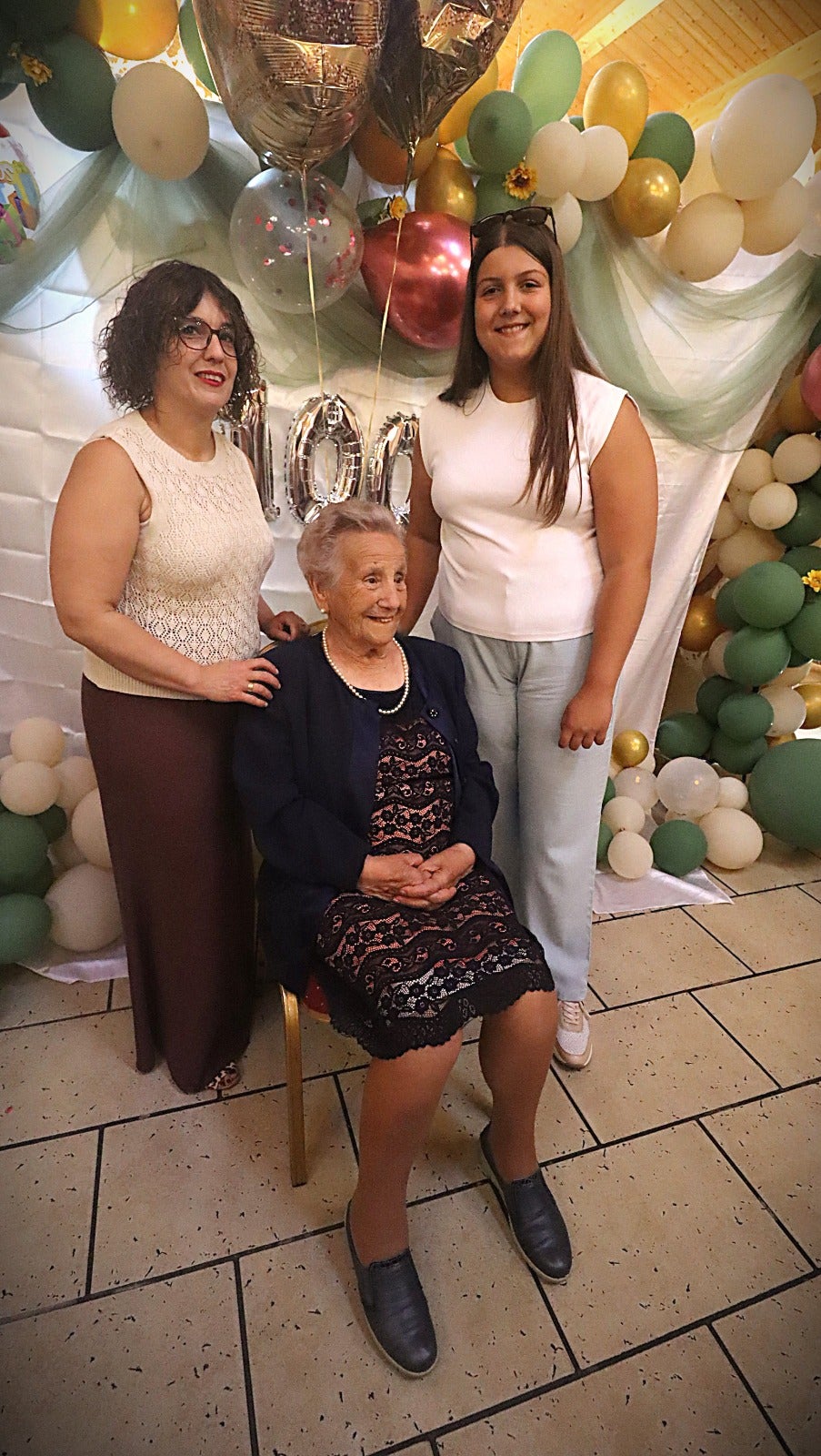 Así celebró la riosecana María Milán su siglo de vida