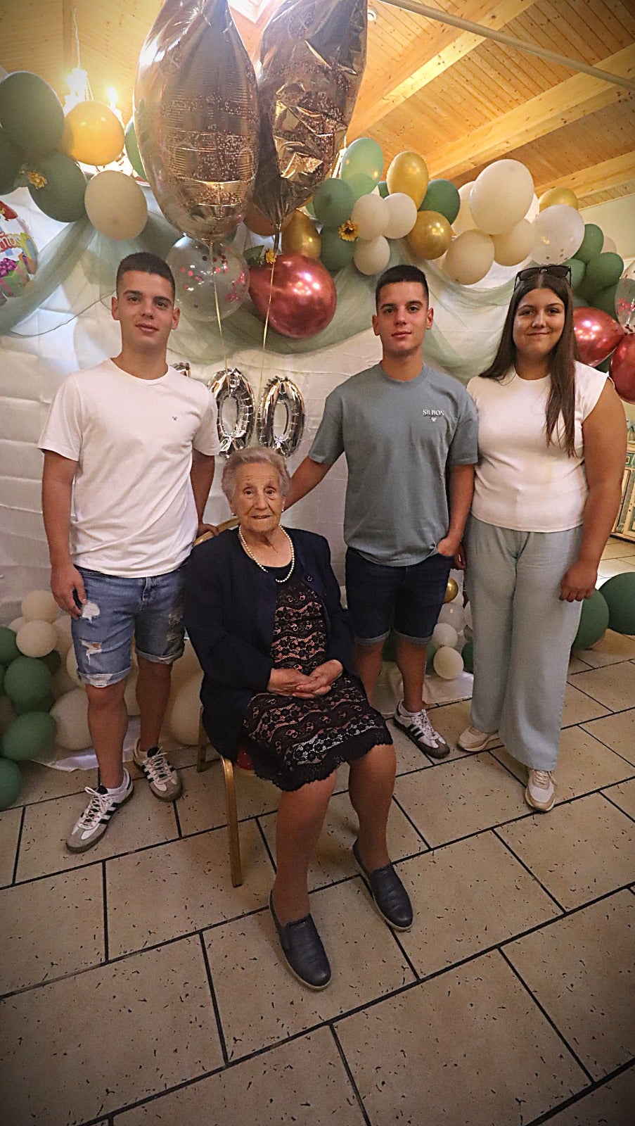 Así celebró la riosecana María Milán su siglo de vida