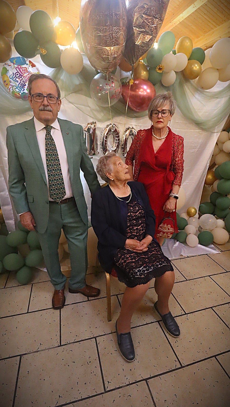 Así celebró la riosecana María Milán su siglo de vida