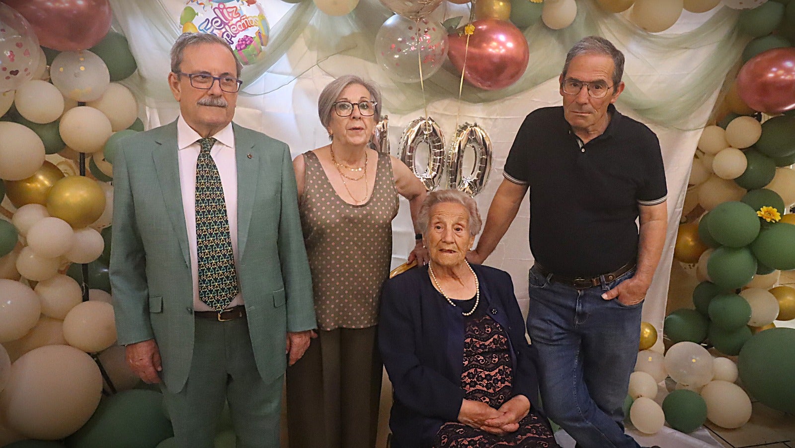 Así celebró la riosecana María Milán su siglo de vida