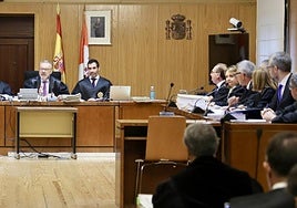 La bancada de las acusaciones, durante la vista del lunes por el juicio de la trama eólica.