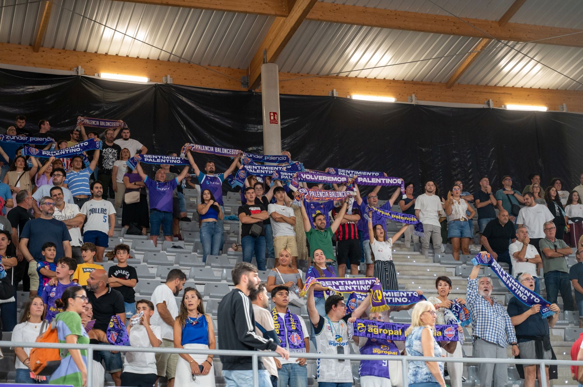 Búscate en las gradas del Súper Agropal Palencia-UEMC Valladolid