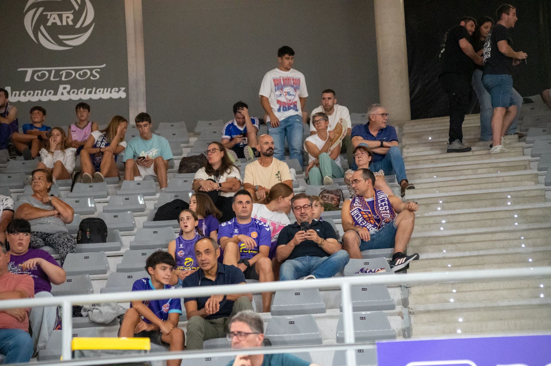 Búscate en las gradas del Súper Agropal Palencia-UEMC Valladolid